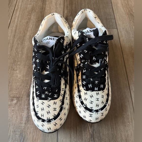 👛👛👛👛Chanel Sneakers Size 38 - Picture 3 of 9